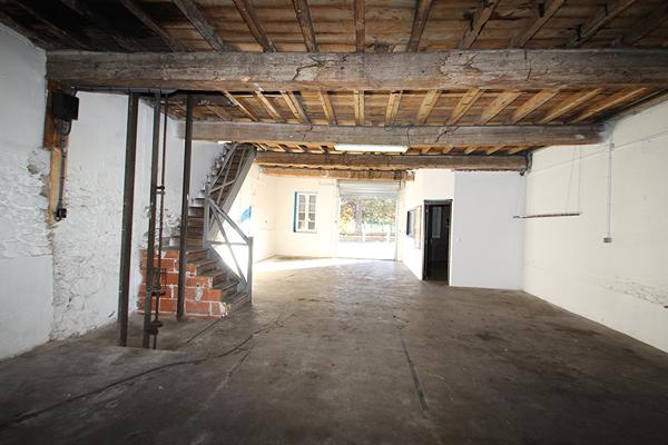 Bâtiment - Plein centre-ville - 300m² au sol