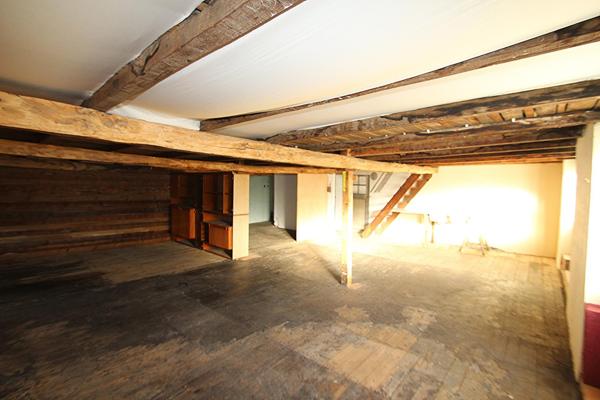 Bâtiment - Plein centre-ville - 300m² au sol