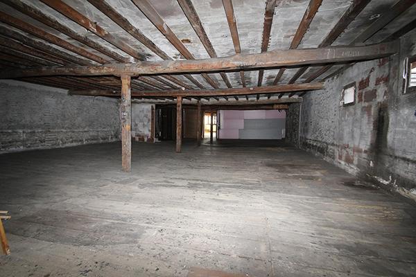 Bâtiment - Plein centre-ville - 300m² au sol