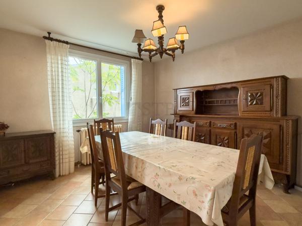 Maison familiale avec annexes et jardin à Privas