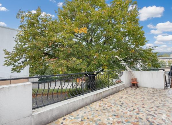 Maison familiale avec annexes et jardin à Privas