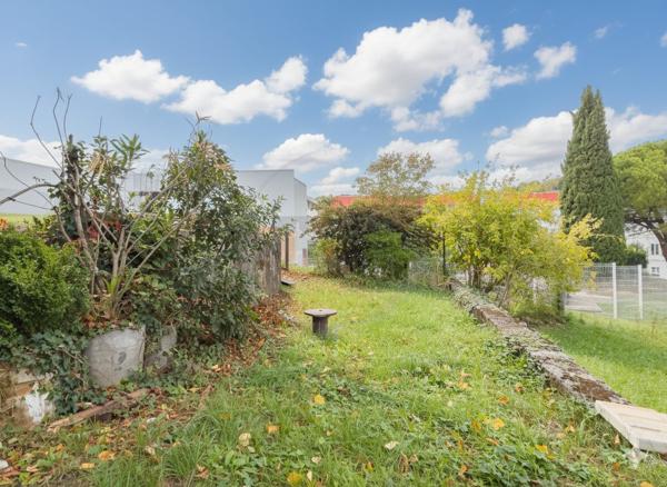 Maison familiale avec annexes et jardin à Privas