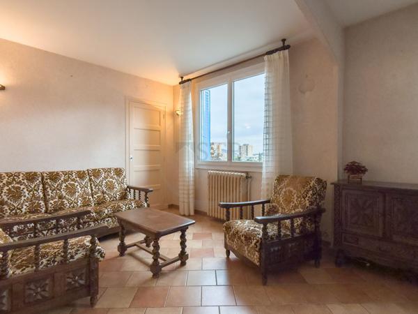 Maison familiale avec annexes et jardin à Privas