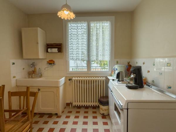 Maison familiale avec annexes et jardin à Privas