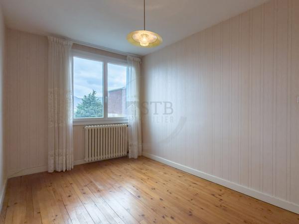 Maison familiale avec annexes et jardin à Privas