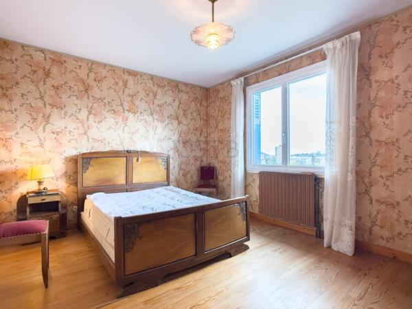 Maison familiale avec annexes et jardin à Privas