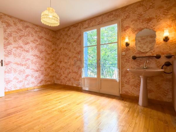 Maison familiale avec annexes et jardin à Privas