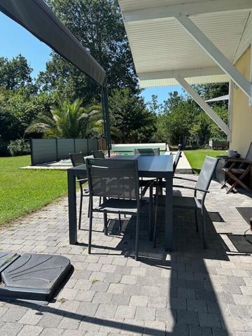 GÎTES + Maison avec piscine