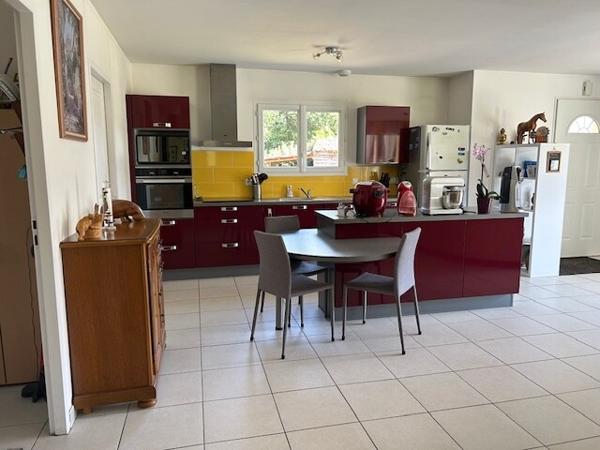 GÎTES + Maison avec piscine