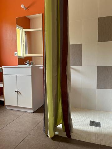 GÎTES + Maison avec piscine