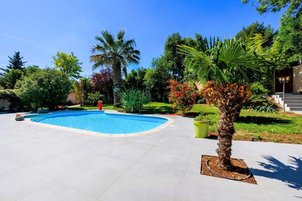 13012 / Maison 250m2 / Terrain 1019m2 / Piscine / Jacuzzi