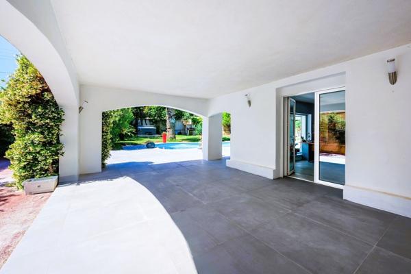 13012 / Maison 250m2 / Terrain 1019m2 / Piscine / Jacuzzi