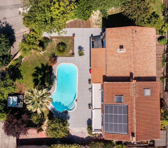 13012 / Maison 250m2 / Terrain 1019m2 / Piscine / Jacuzzi
