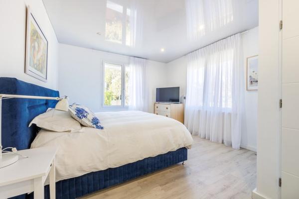 13012 / Maison 250m2 / Terrain 1019m2 / Piscine / Jacuzzi