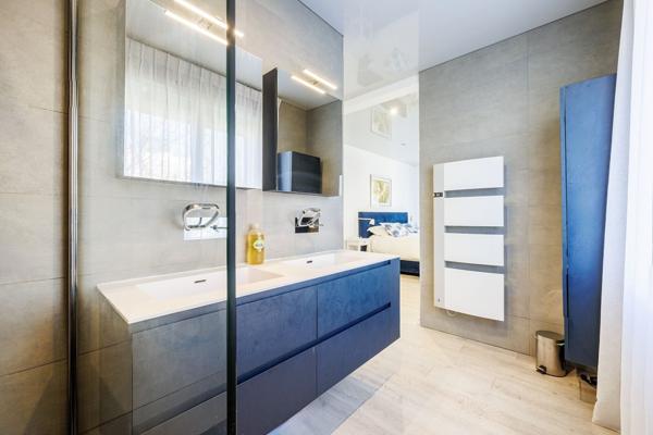 13012 / Maison 250m2 / Terrain 1019m2 / Piscine / Jacuzzi