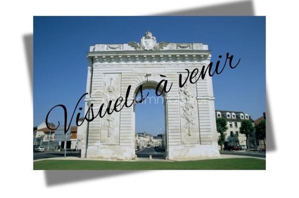 Situé au sein d’une résidence sécurisée, cet appartement d’environ 115 m² a bénéficié d’une rénovation complète réalisée avec soin. Spacieux, lumineux et décoré avec goût, il offre un cadre de vie confortable où vous n’aurez qu’à poser vos valises.

Ses volumes généreux se répartissent sur cinq pièces, (3 chambres), offrant de belles possibilités d’aménagement pour une famille, un couple ou des acquéreurs en quête d’espace.

Vous profiterez également d’un vaste balcon-terrasse d’environ 36 m², véritable prolongement de l’espace de vie, idéal pour les repas en extérieur ou les moments de détente.

Les prestations sont complétées par un garage privatif, une cave et l’ensemble des avantages d’une résidence sécurisée.

Aucun travaux à prévoir : cet appartement séduira les acquéreurs exigeants à la recherche d’un bien clé en main.

Contactez-moi pour échanger sur votre projet et convenir d’un rendez-vous.