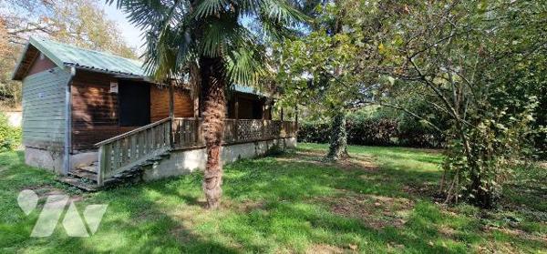 Terrain de loisirs avec chalet de 42 m² à vendre à Thouars (79100), avec ponton, remise et puits.