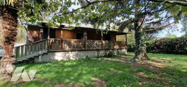 Terrain de loisirs avec chalet de 42 m² à vendre à Thouars (79100), avec ponton, remise et puits.