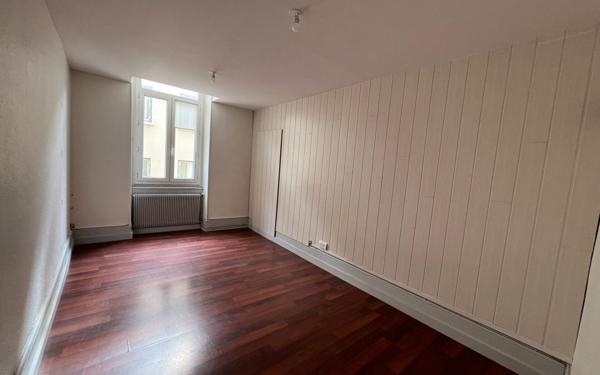 Appartement à louer    2 pièces • 68 m2 Castres