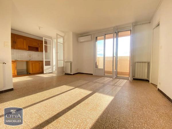 Appartement à louer 4 pièces 67.36m² Nîmes (30000)