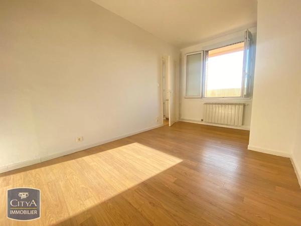 Appartement à louer 4 pièces 67.36m² Nîmes (30000)