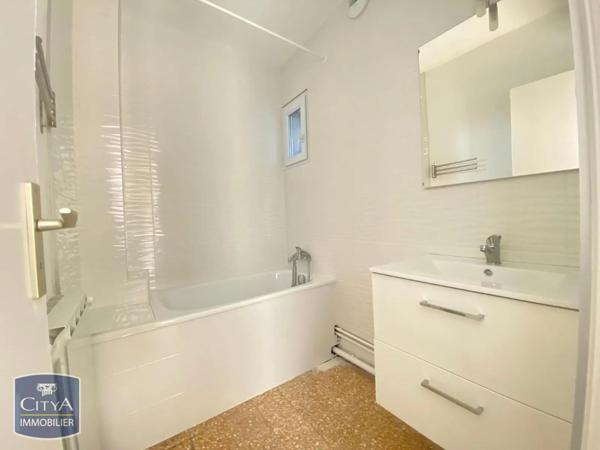 Appartement à louer 4 pièces 67.36m² Nîmes (30000)