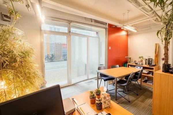 Dpt Finistère (29), immeuble à vendre Rosporden - Deux appartements - local commerciale - habitations.