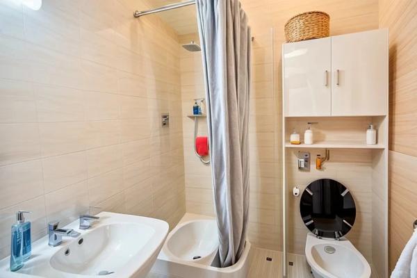 Dpt Finistère (29), immeuble à vendre Rosporden - Deux appartements - local commerciale - habitations.