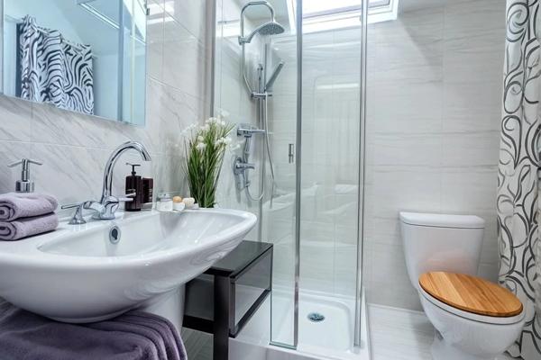 Dpt Finistère (29), immeuble à vendre Rosporden - Deux appartements - local commerciale - habitations.