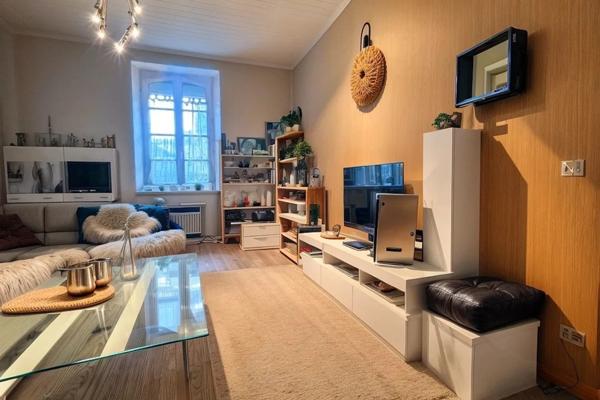 Dpt Finistère (29), immeuble à vendre Rosporden - Deux appartements - local commerciale - habitations.