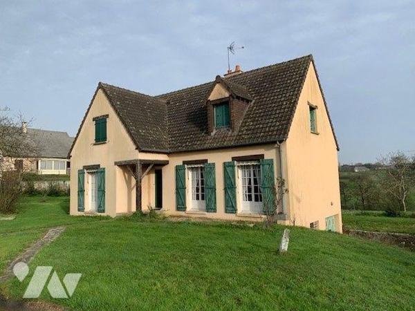 Grande maison sur sous-sol comprenant :
Au-rez-de-chaussée : entrée, cuisine, séjour avec chem...