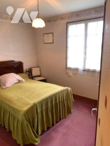 Grande maison sur sous-sol comprenant :
Au-rez-de-chaussée : entrée, cuisine, séjour avec chem...