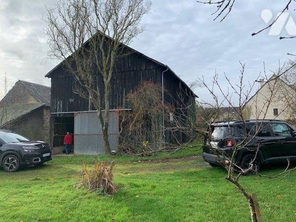 Grande maison sur sous-sol comprenant :
Au-rez-de-chaussée : entrée, cuisine, séjour avec chem...