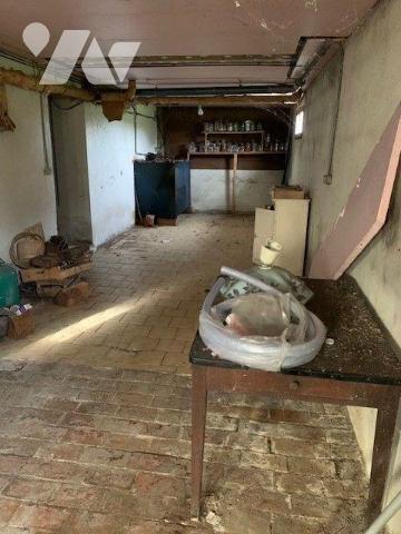 Grande maison sur sous-sol comprenant :
Au-rez-de-chaussée : entrée, cuisine, séjour avec chem...