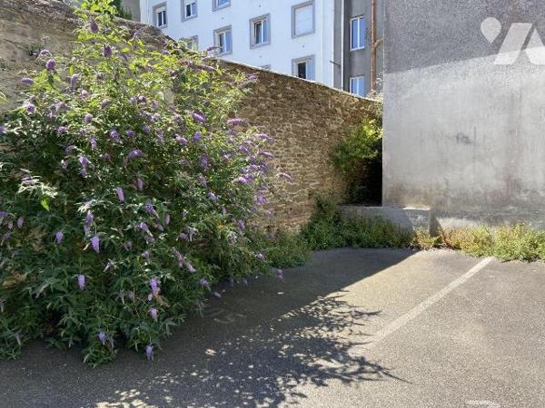 Secteur Jaurès / Rue Yves Collet - En arrière cour, accessible via un portail automatique sécur...