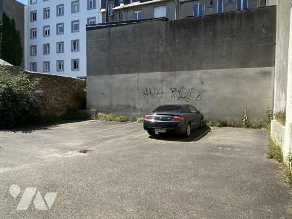 Secteur Jaurès / Rue Yves Collet - En arrière cour, accessible via un portail automatique sécur...