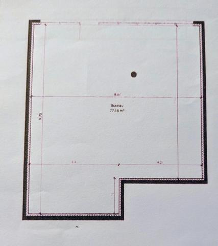 Situé à Toulon Ouest, ce rez de chaussée à usage professionnel offre un emplacement privilégié. Proche des commerces et services, il conviendrait parfaitement pour une activité  médicale ou paramédicale.