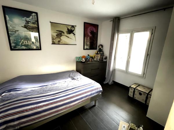 Appartement au rez-de-chaussée de chaussée, au pied de la vieille ville, avec vue sur la Cathédrale, à 50 m de la voie verte, et 5 mn du centre de Périgueux.