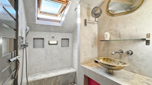 Versailles (78000) Charmant deux-pièces sous les toits au cœur de Versailles !