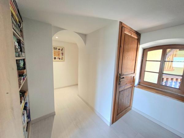 Très bel appartement d'environ 140 m2 dans un ancien corps de ferme !