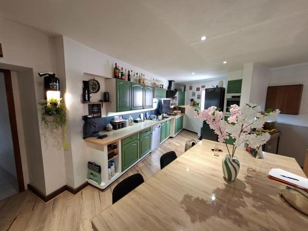 Très bel appartement d'environ 140 m2 dans un ancien corps de ferme !