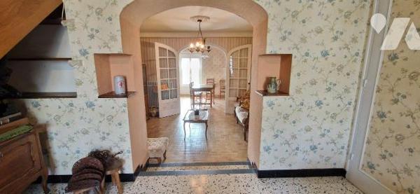 Maison de ville avec cour et garage