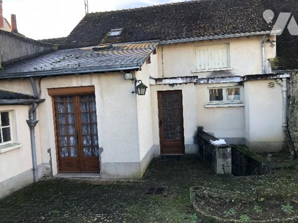 Maison de ville avec cour et garage