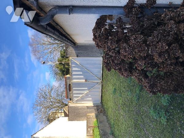 Maison de ville avec cour et garage