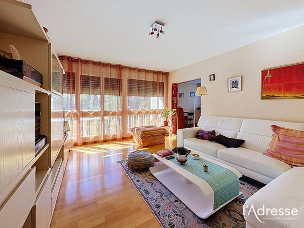 Appartement T4 lumineux avec double salon-séjour, cave et parking à Saint-Cyr-sur-Loire - Quartier La Source