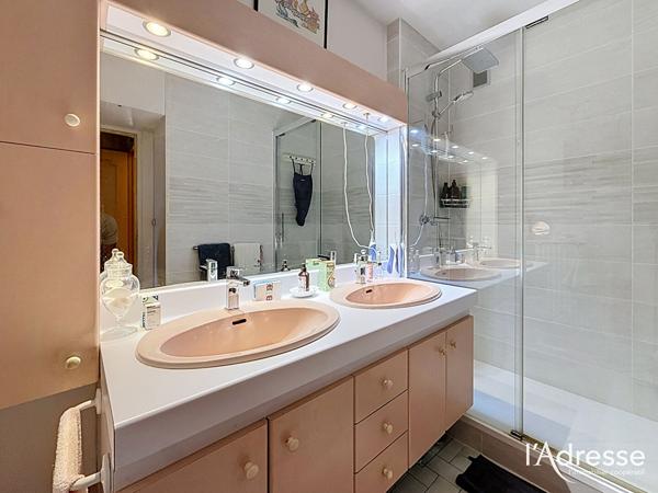 Appartement T4 lumineux avec double salon-séjour, cave et parking à Saint-Cyr-sur-Loire - Quartier La Source