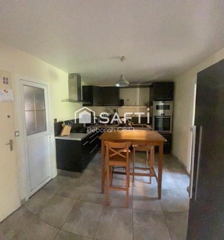 Villa quatre pièces avec garage et jardin