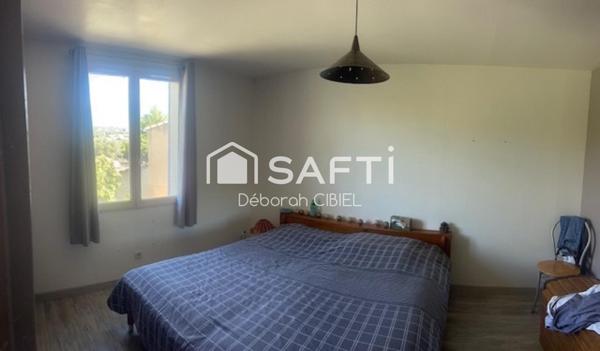 Villa quatre pièces avec garage et jardin