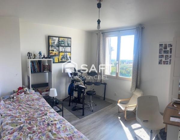 Villa quatre pièces avec garage et jardin