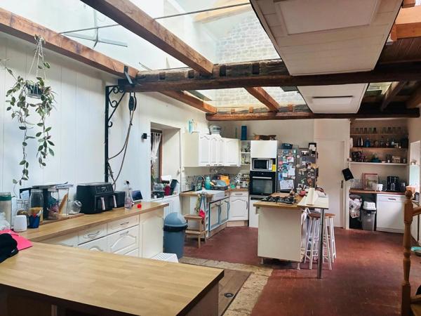 Vente                                                      Maison de village
                        
                     6 pièces                      246 m2                     à Orgères-en-Beauce